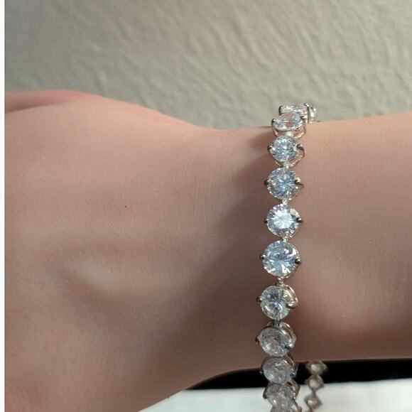 Gorgeous Graduated Large CZ 925 Sterling Silver Tennis Bracelet - Picture 1 of 16